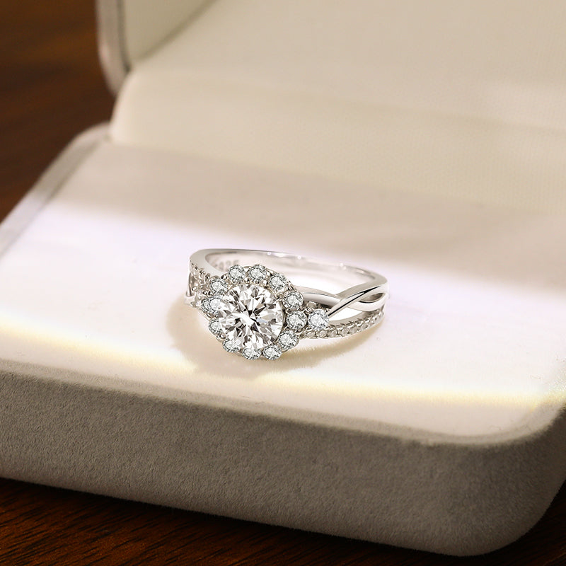 K1274 Luxury Round Shape Moissanite 1 Carat S925 Silver Platinum Plated Ring