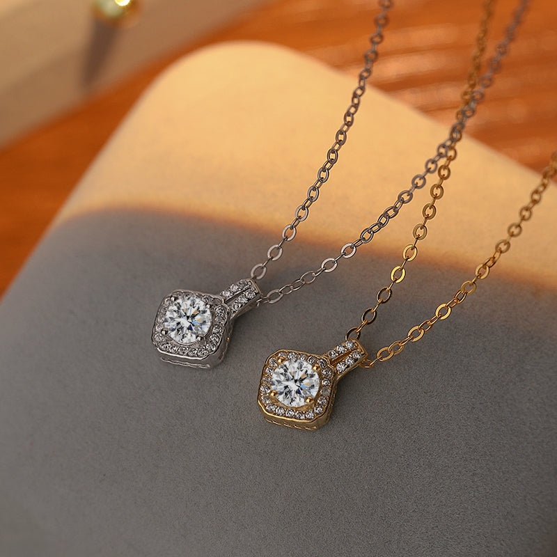A2829 Elegant Round Shape Moissanite 0.5 Carat S925 Silver 18K Gold/Platinum Plated Necklace