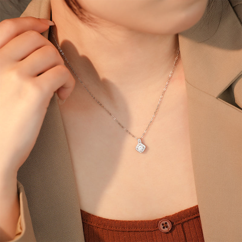A2829 Elegant Round Shape Moissanite 0.5 Carat S925 Silver 18K Gold/Platinum Plated Necklace