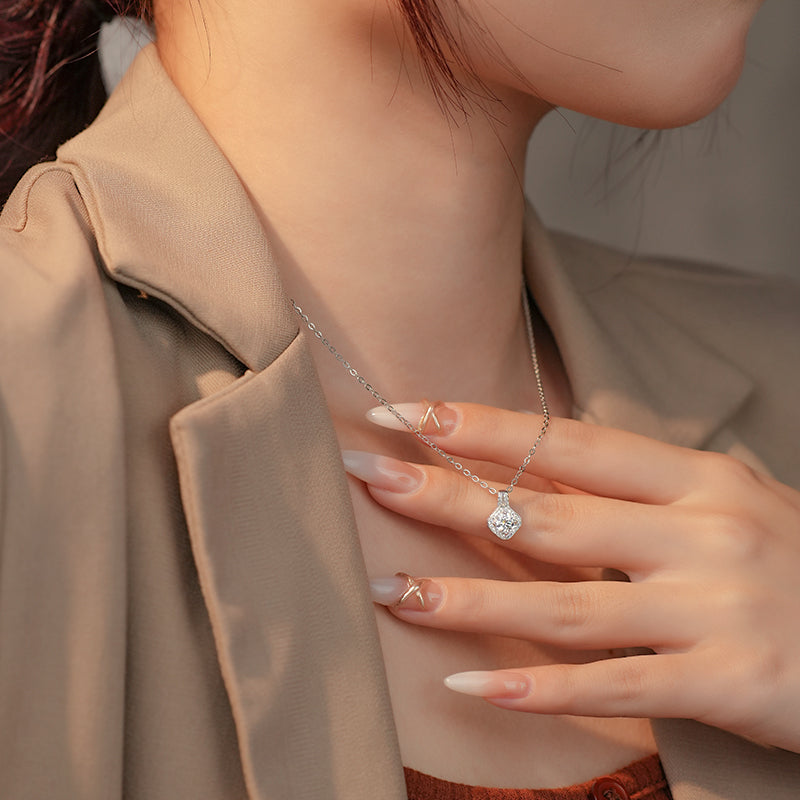 A2829 Elegant Round Shape Moissanite 0.5 Carat S925 Silver 18K Gold/Platinum Plated Necklace