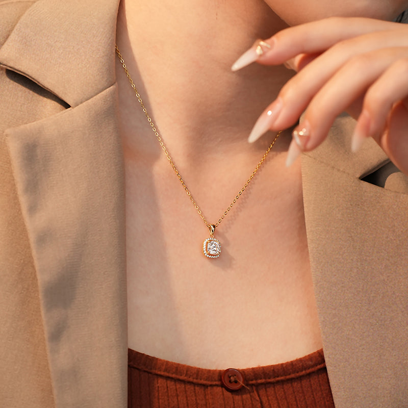 A2830 Elagant Cushion Shape Moissanite 1.5 Carat S925 Silver Platinum/18K Gold Necklace