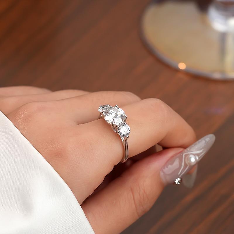 K1302 Elegant Round Cut 2 Carat Moissanite S925 Silver Platinum Plated Ring