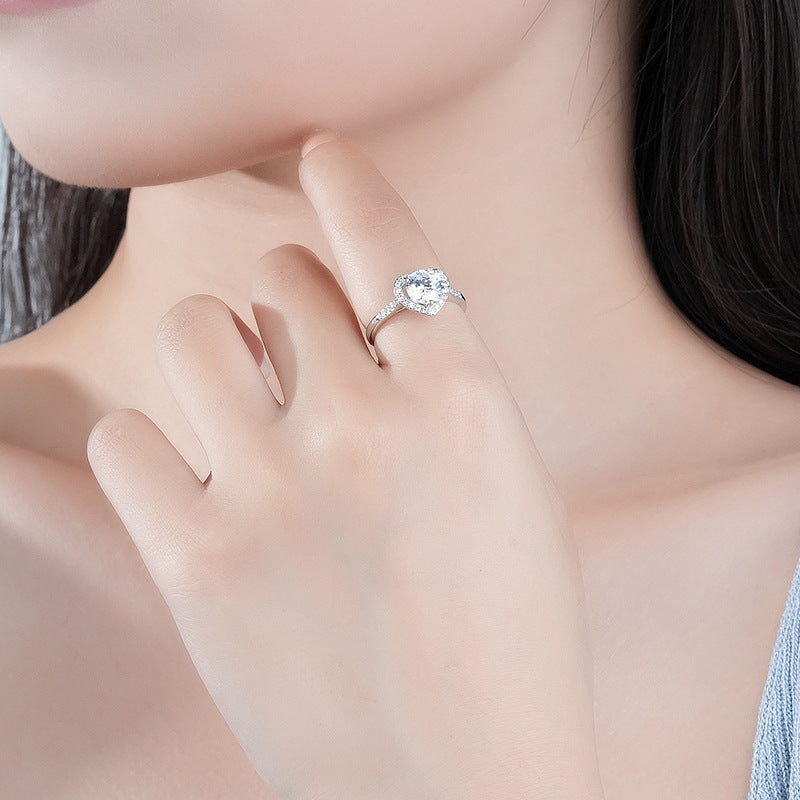 K658 Heart Round Shape Moissanite 1 Carat S925 Silver Platinum Plated Ring