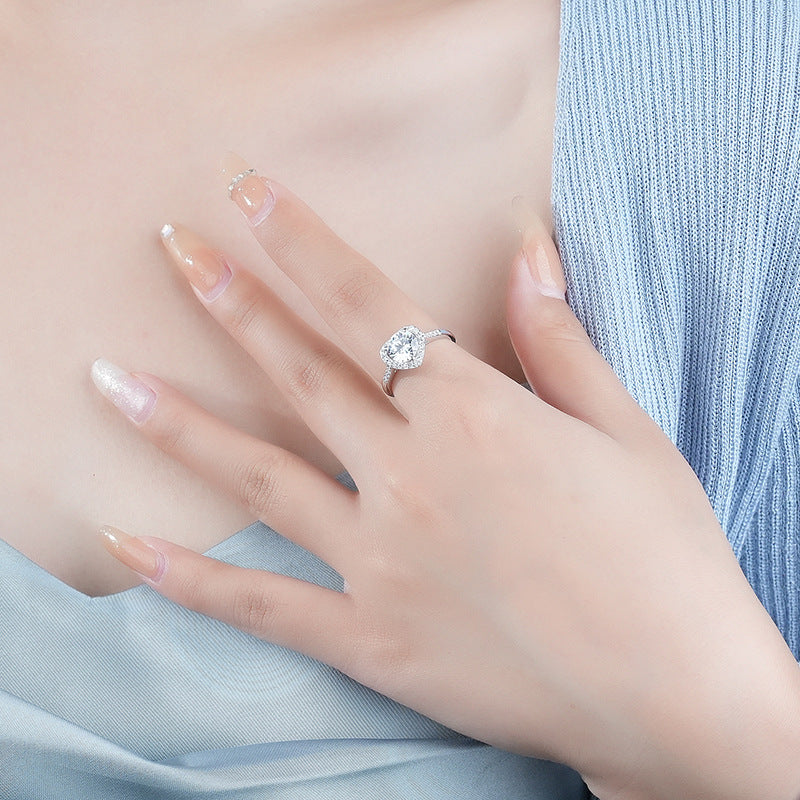 K658 Heart Round Shape Moissanite 1 Carat S925 Silver Platinum Plated Ring