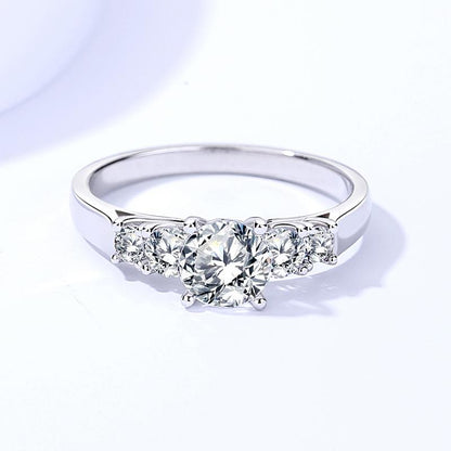 K1141 Cassiopeia Round Shape Moissanite 1 Carat S925 Silver Platinum Plated Ring